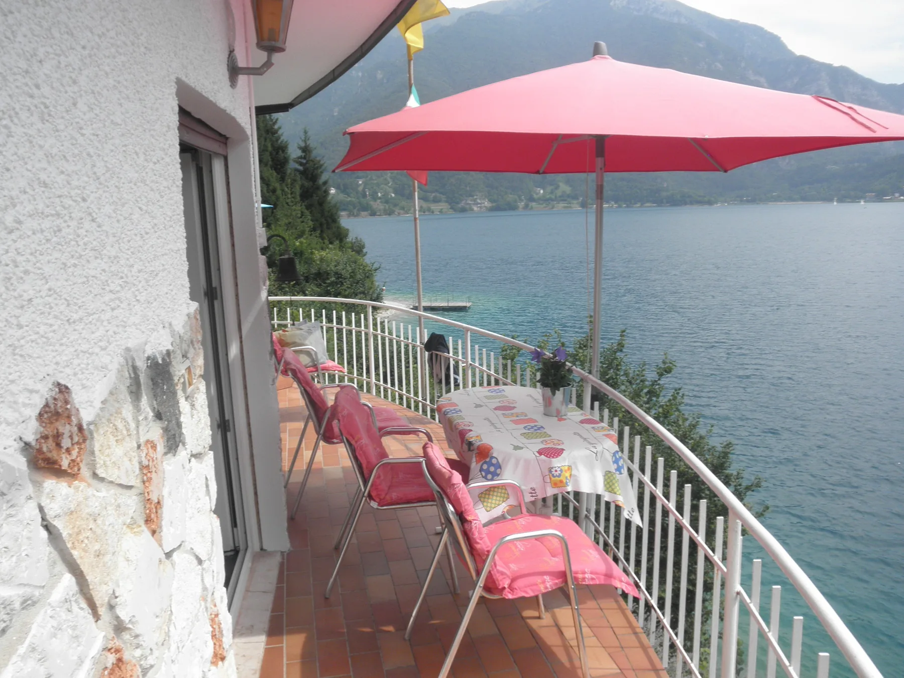 Terrasse mit Blick auf den Ledrosee